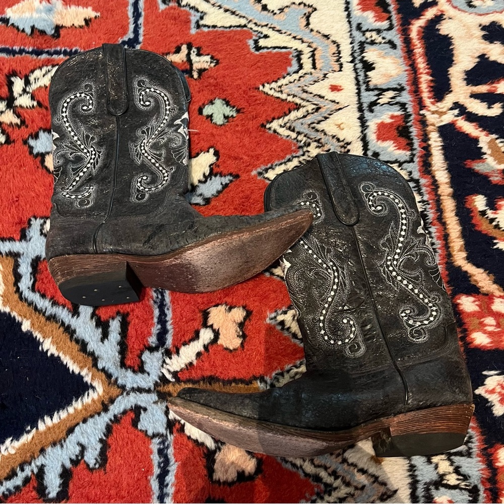 STEVE MADDEN Black Distressed Boots sz. 7M